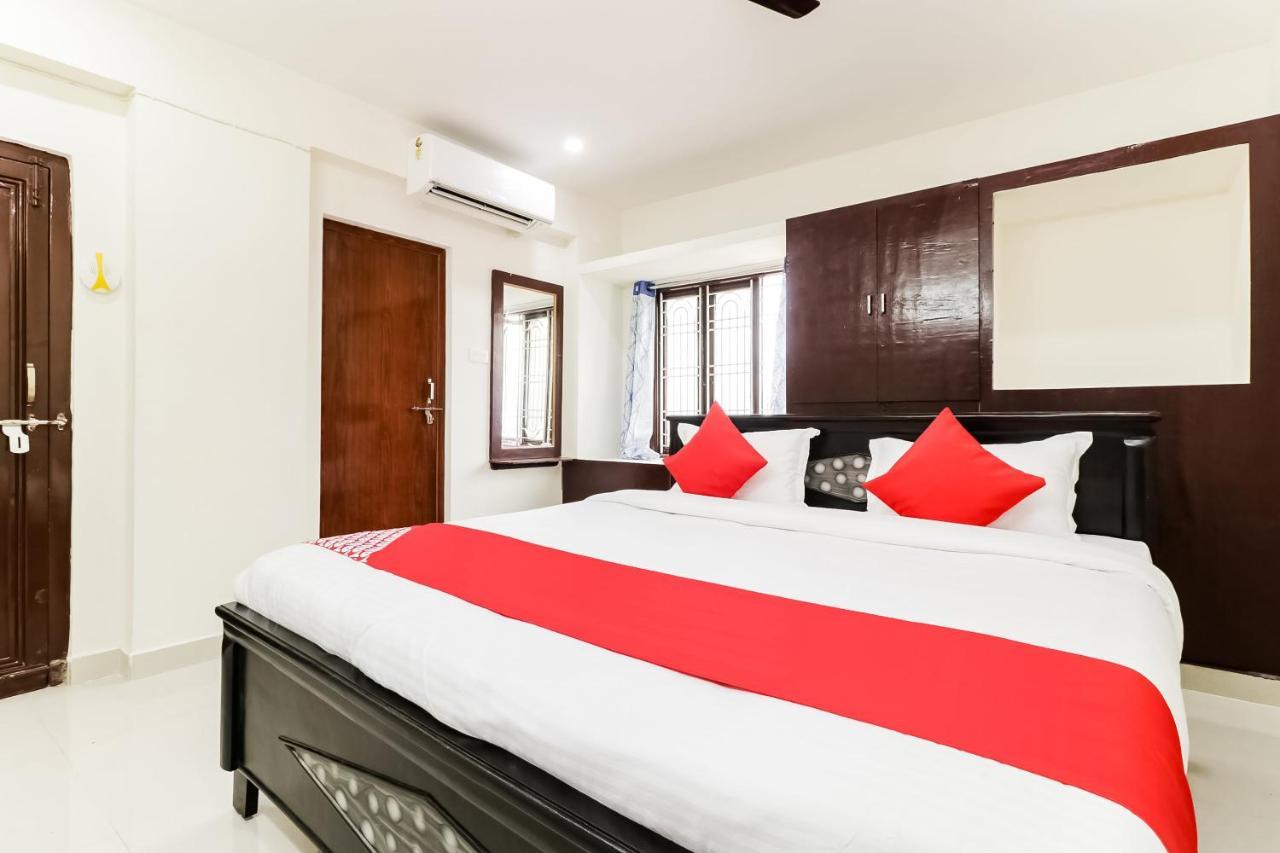 Hotel Oyo Victory Grand Tadepalle Esterno foto
