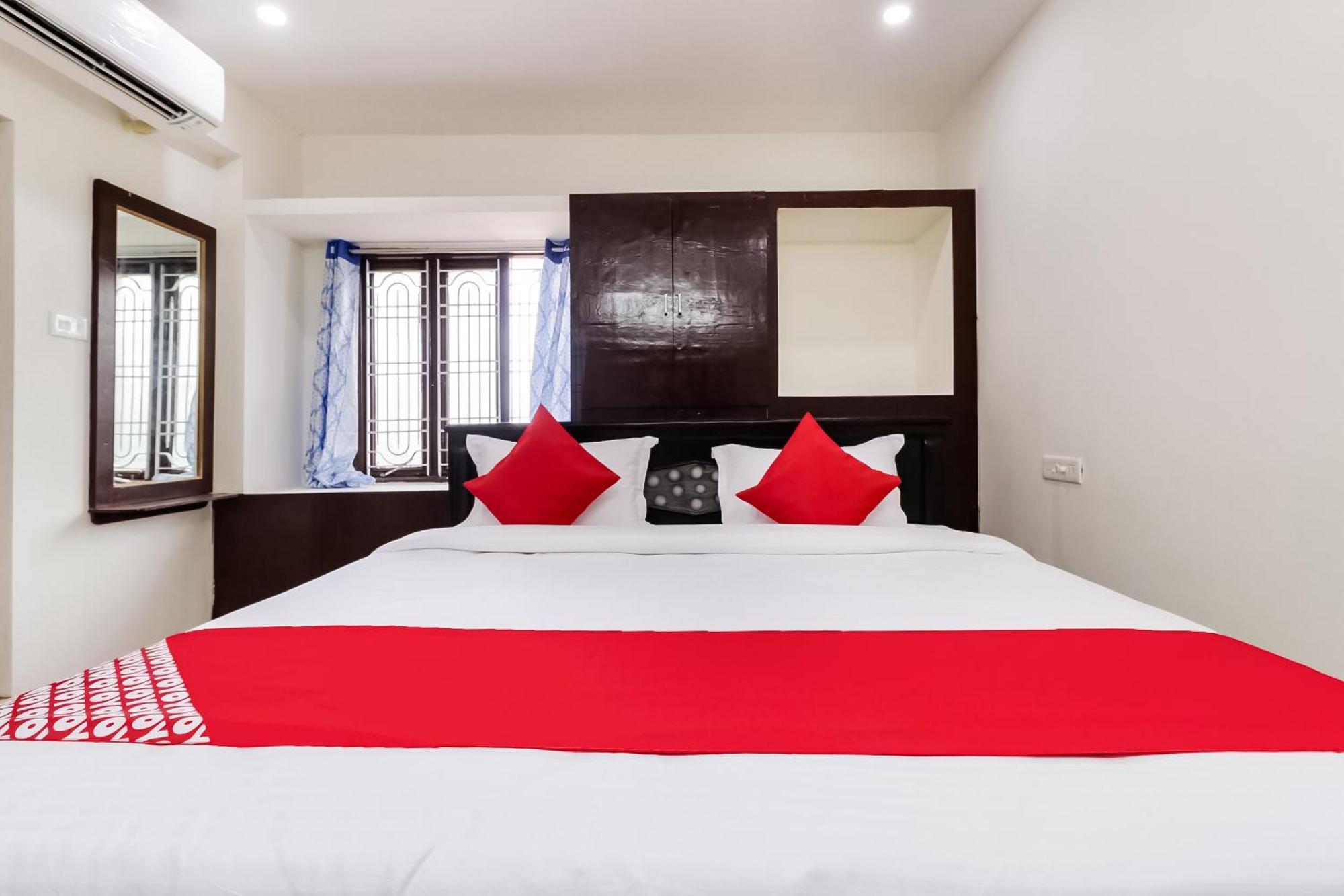 Hotel Oyo Victory Grand Tadepalle Esterno foto