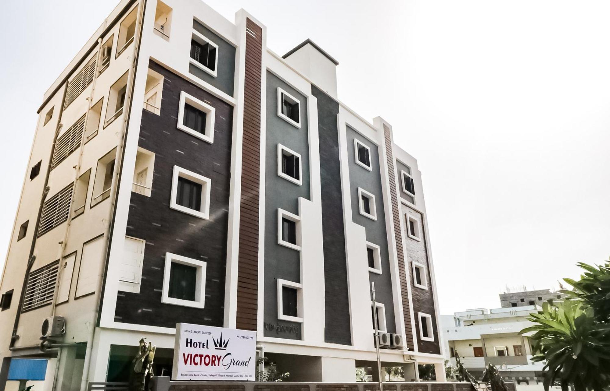 Hotel Oyo Victory Grand Tadepalle Esterno foto